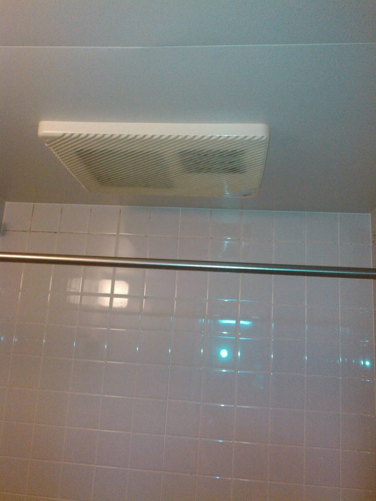 川崎市宮前区　浴室暖房乾燥機交換前