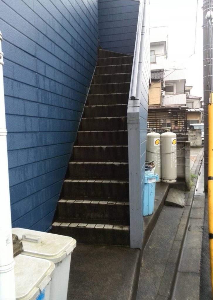 世田谷区　共用廊下階段シート張りの見積り