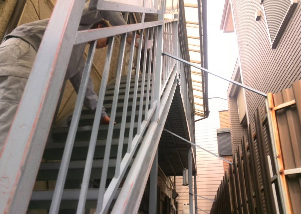 川崎市中原区　鉄骨階段塗装　下地処理