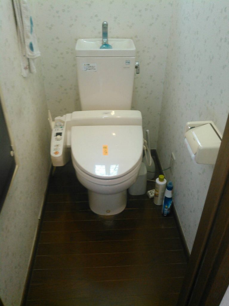 横浜市港北区　トイレ床張替え工事